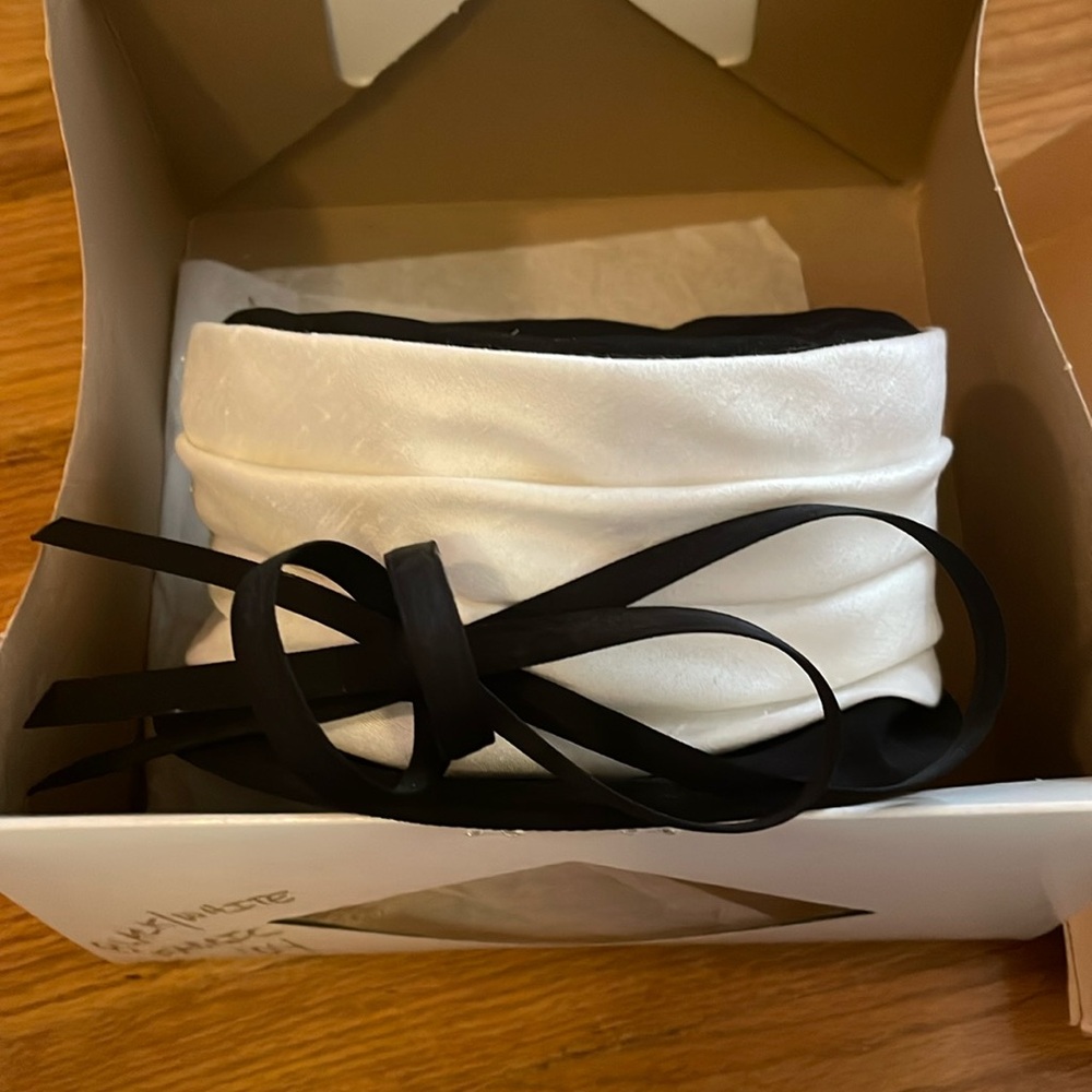 Nicole & Co. Decorative Hat black & white